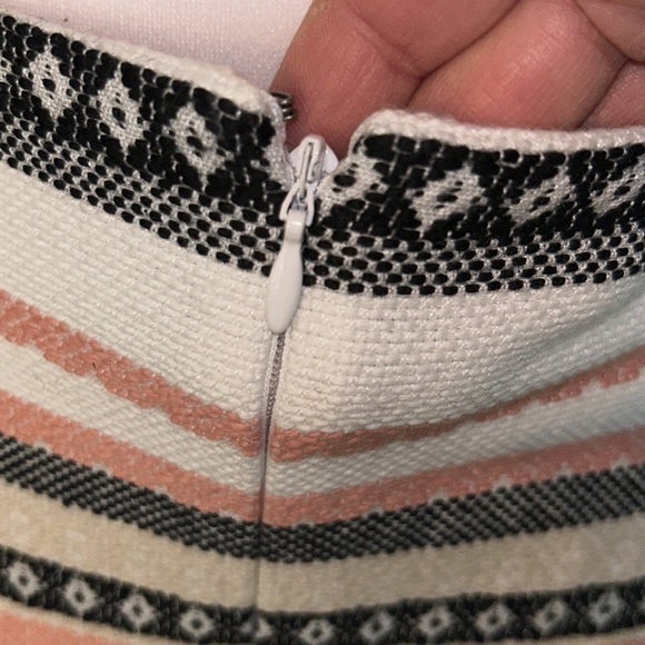 LOFT Southwestern Pattern Skirt Size 4 - Picture 4 of 8